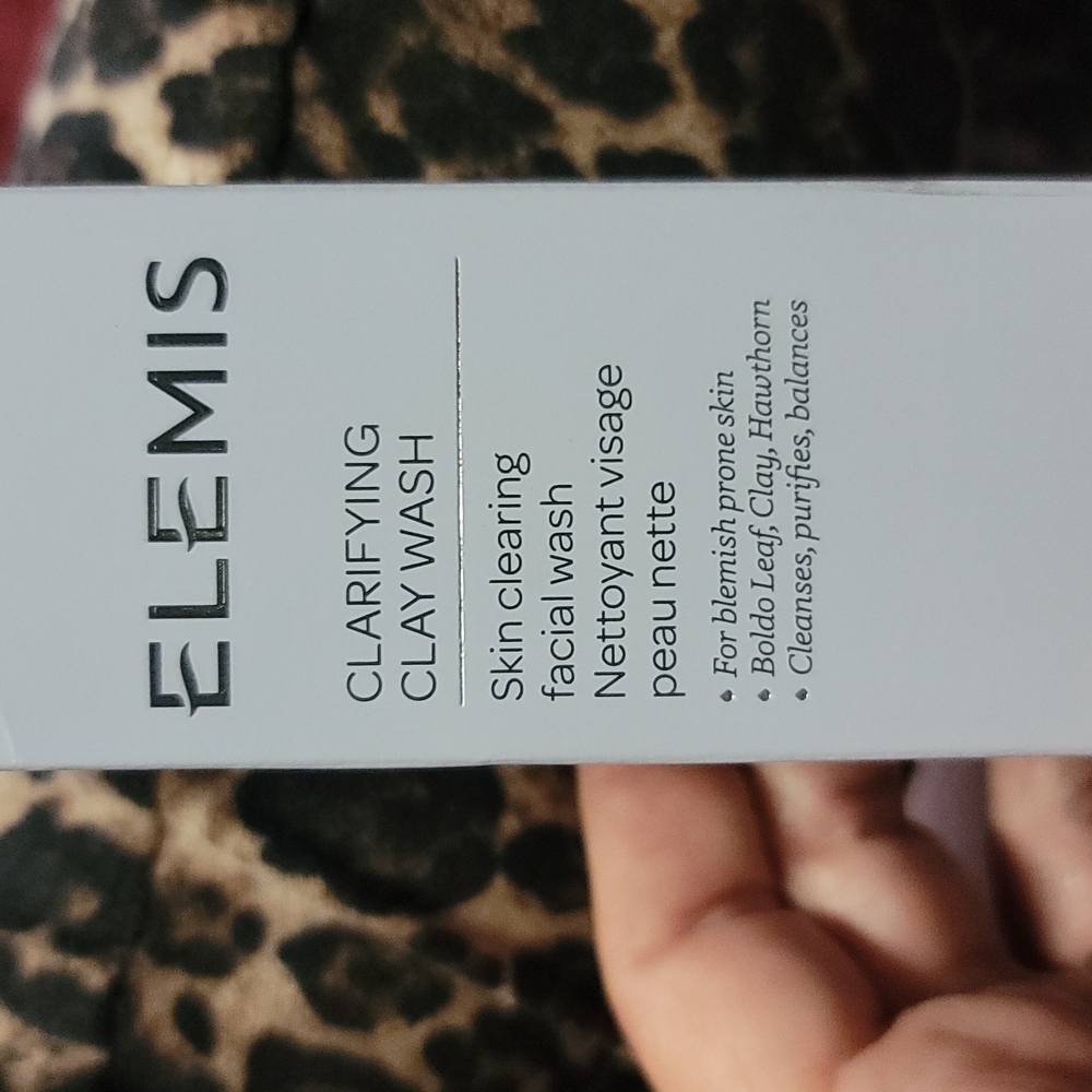 Clarifying clay wash